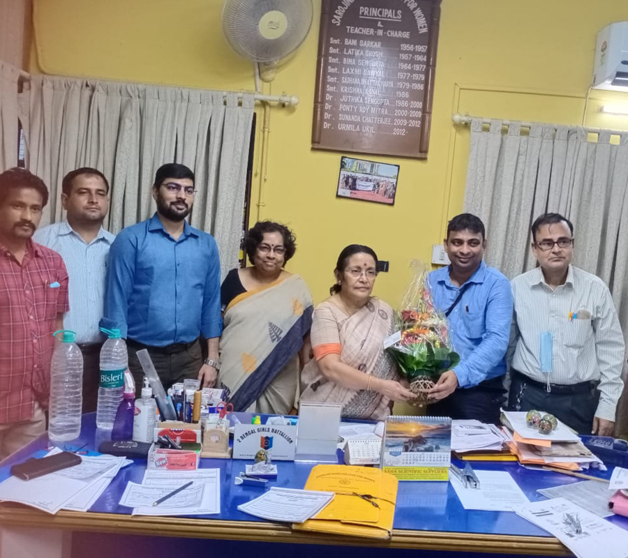Women in Tech Scholarship 2022-23 with College Principal and group at Sarojini Naidu College
